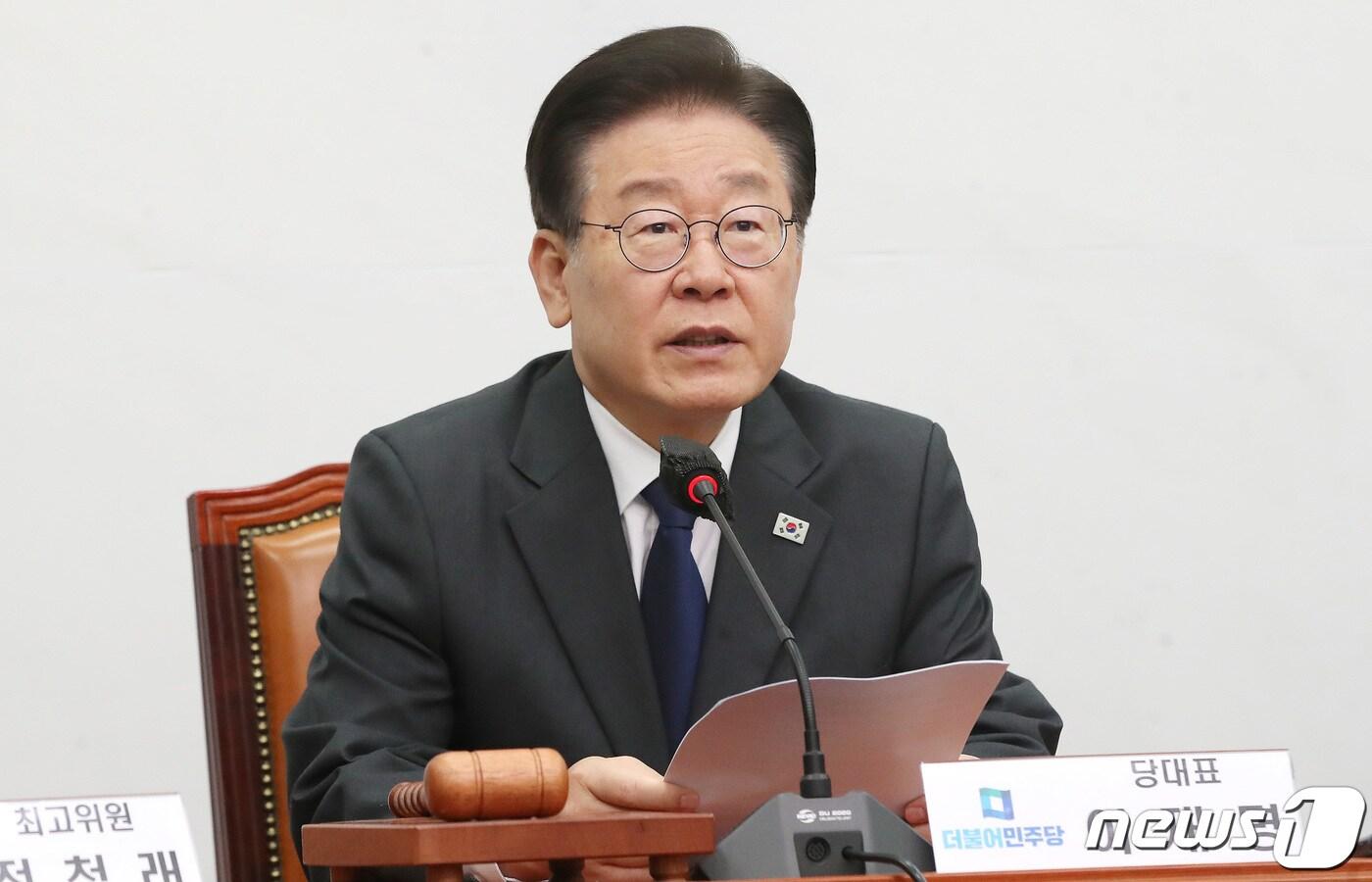 본문 이미지 - 이재명 더불어민주당 대표가 7일 오전 서울 여의도 국회에서 열린 최고위원회의에서 모두발언을 하고 있다. 2023.6.7/뉴스1 ⓒ News1 임세영 기자