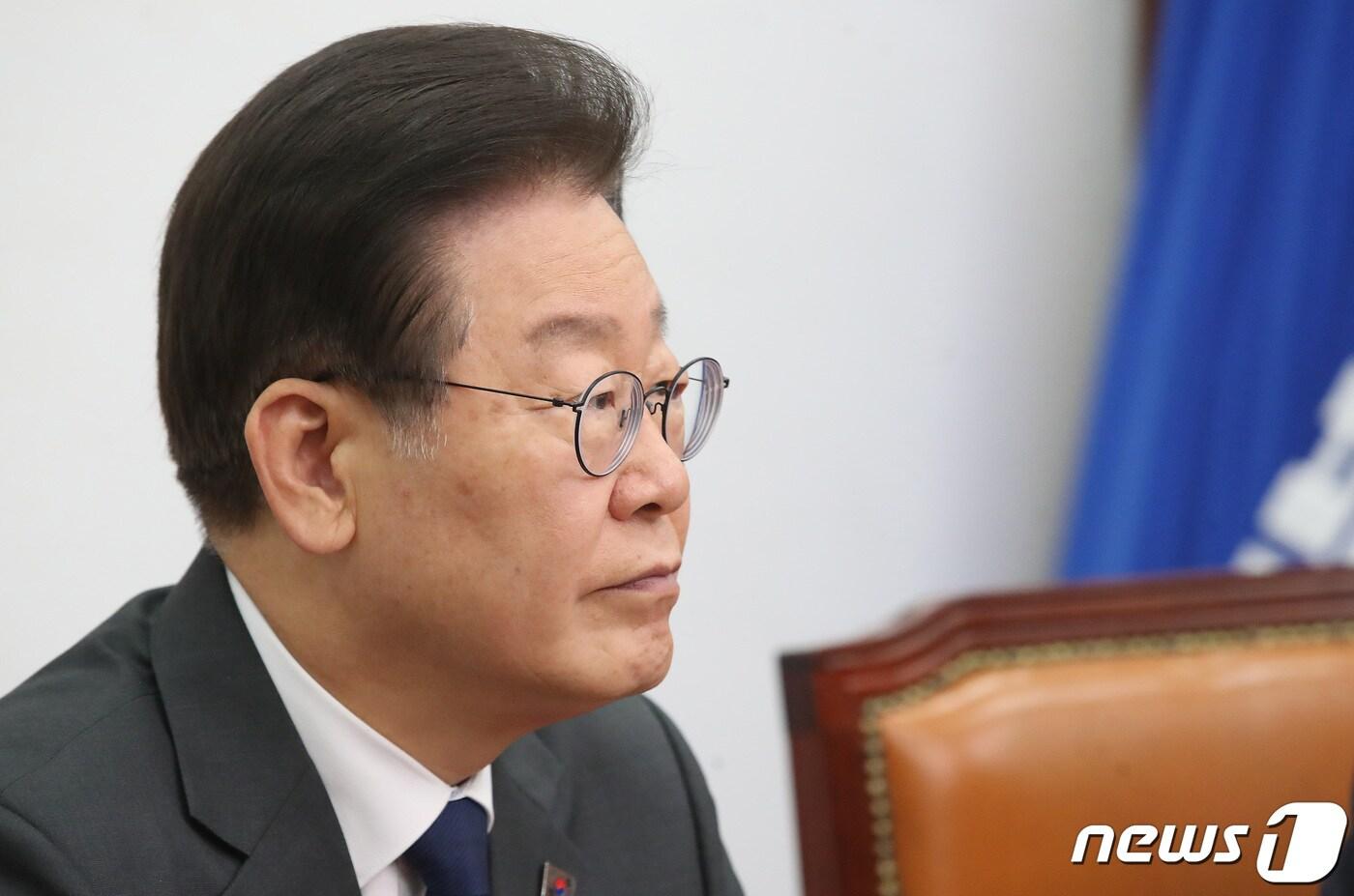 본문 이미지 - 이재명 더불어민주당 대표가 7일 오전 서울 여의도 국회에서 열린 최고위원회의에서 생각에 잠겨 있다. 2023.6.7/뉴스1 ⓒ News1 임세영 기자