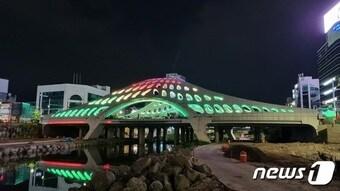 본문 이미지 - 대전 목척교 야간경관사업 준공 모습.(대전시 제공)/뉴스1 ⓒ News1 김경훈 기자