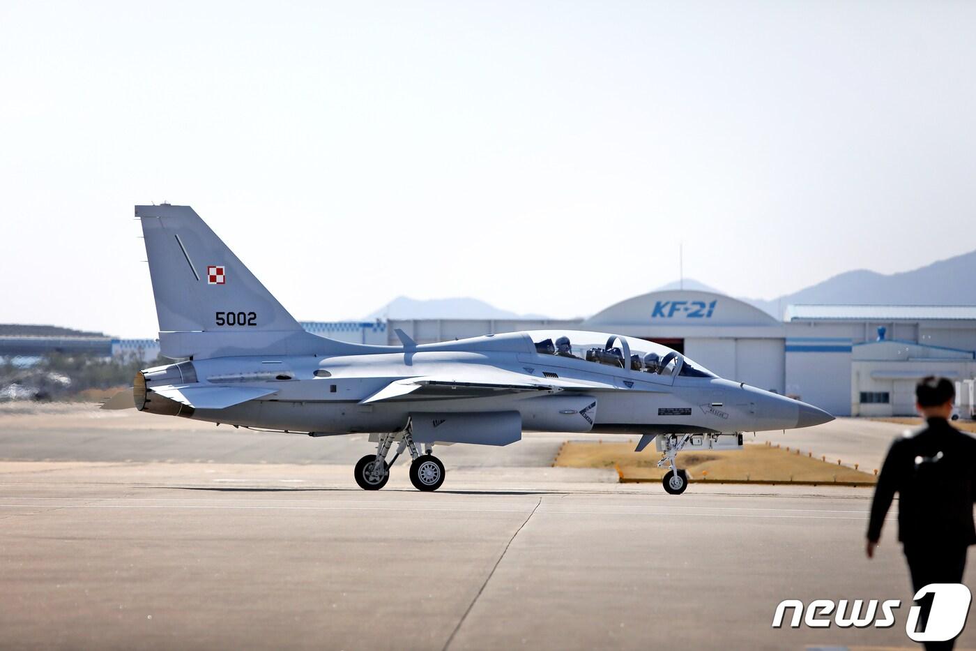 7일 경남 사천 한국항공우주산업(KAI) 본사에서 열린 '폴란드 수출형 FA-50 1호기 출고식'에서 FA-50GF가 이동하고 있다.(한국항공우주산업 제공). 2023.6.7/뉴스1