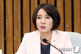 본문 이미지 - 이영 중소벤처기업부 장관이 서울 여의도 국회에서 열린 스타트업 기술탈취 예방 및 회복 지원 민·당·정 협의회에서 인사말을 하고 있다. ⓒ News1 황기선 기자