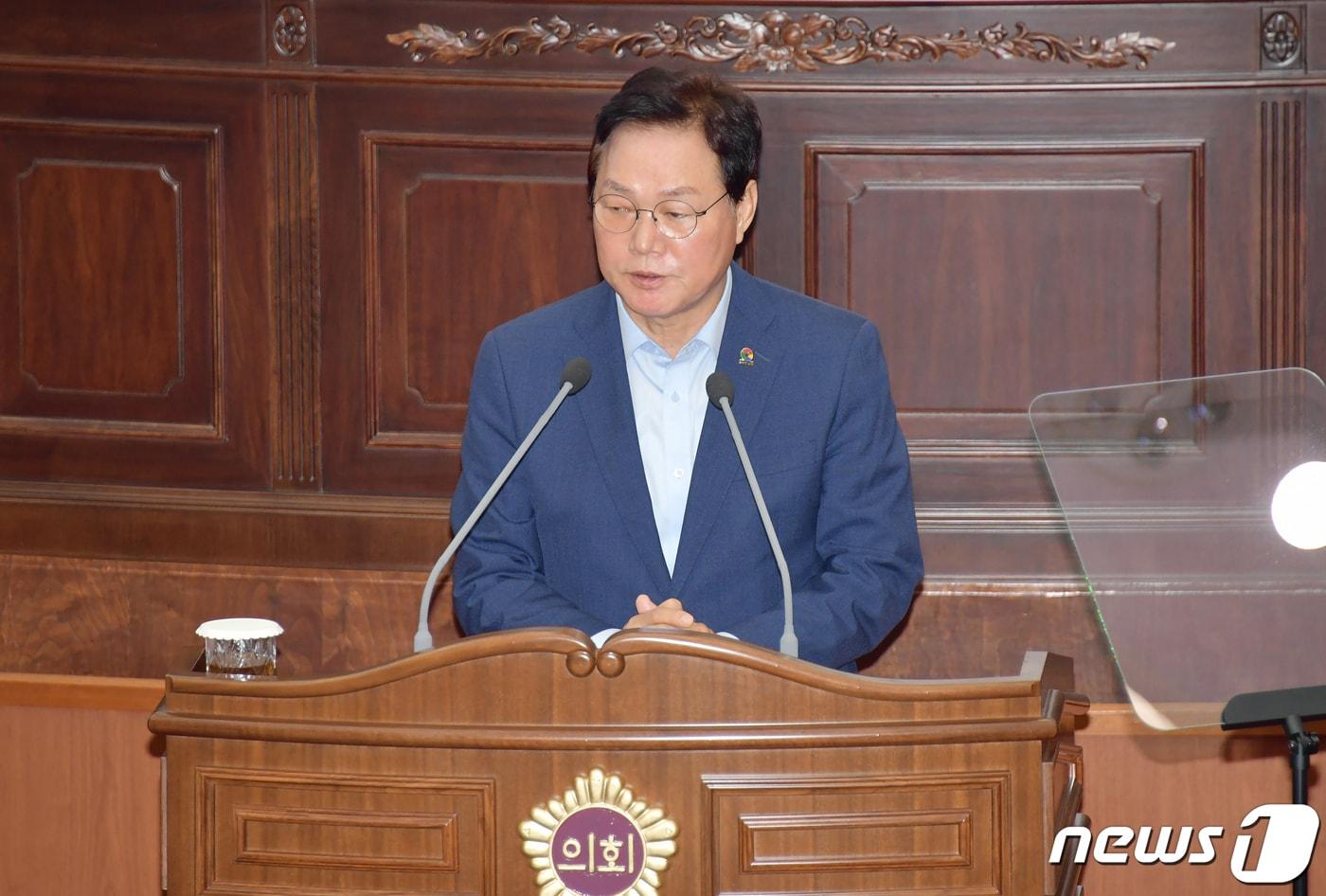 본문 이미지 - 박완수 경남지사가 7일 열린 제405회 경남도의회 정례회에서 제2회 경남도 추경예산안을 제안설명하고 있다.(경남도 제공)