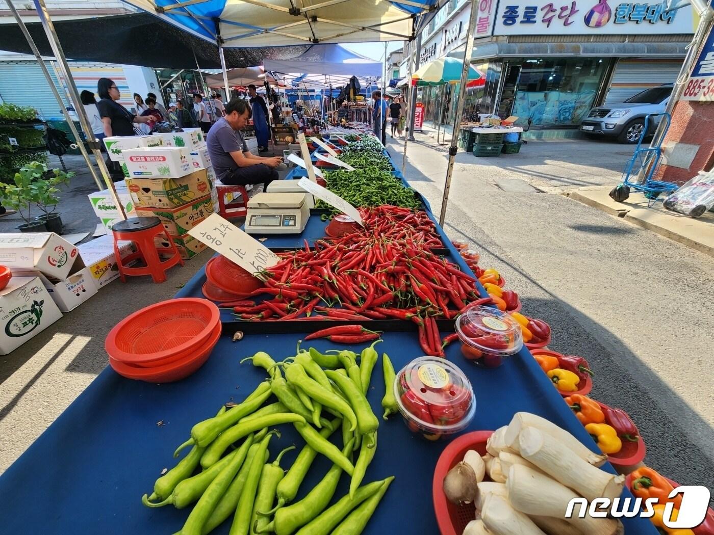 본문 이미지 - 끝자리가 0과 5인 날 열리는 여주5일장 모습.(여주시 제공)