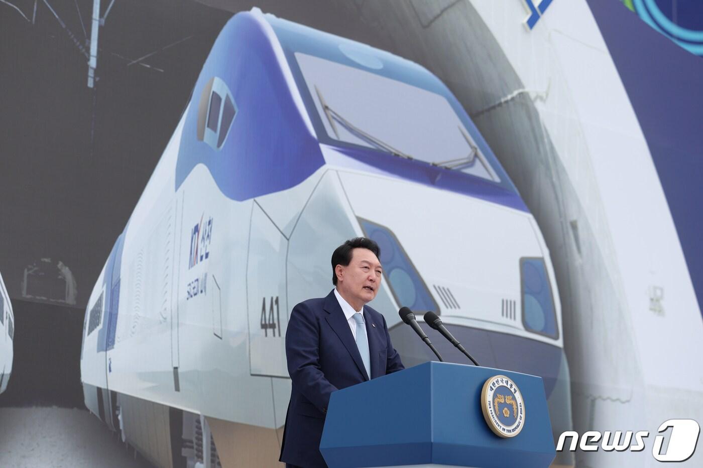 윤석열 대통령이 7일 충북 청주 문화제조창 중앙광장에서 열린 평택~오송 고속철도 2복선화 사업 착공 기념식에서 기념사를 하고 있다. (대통령실 제공) 2023.6.7/뉴스1 ⓒ News1 오대일 기자
