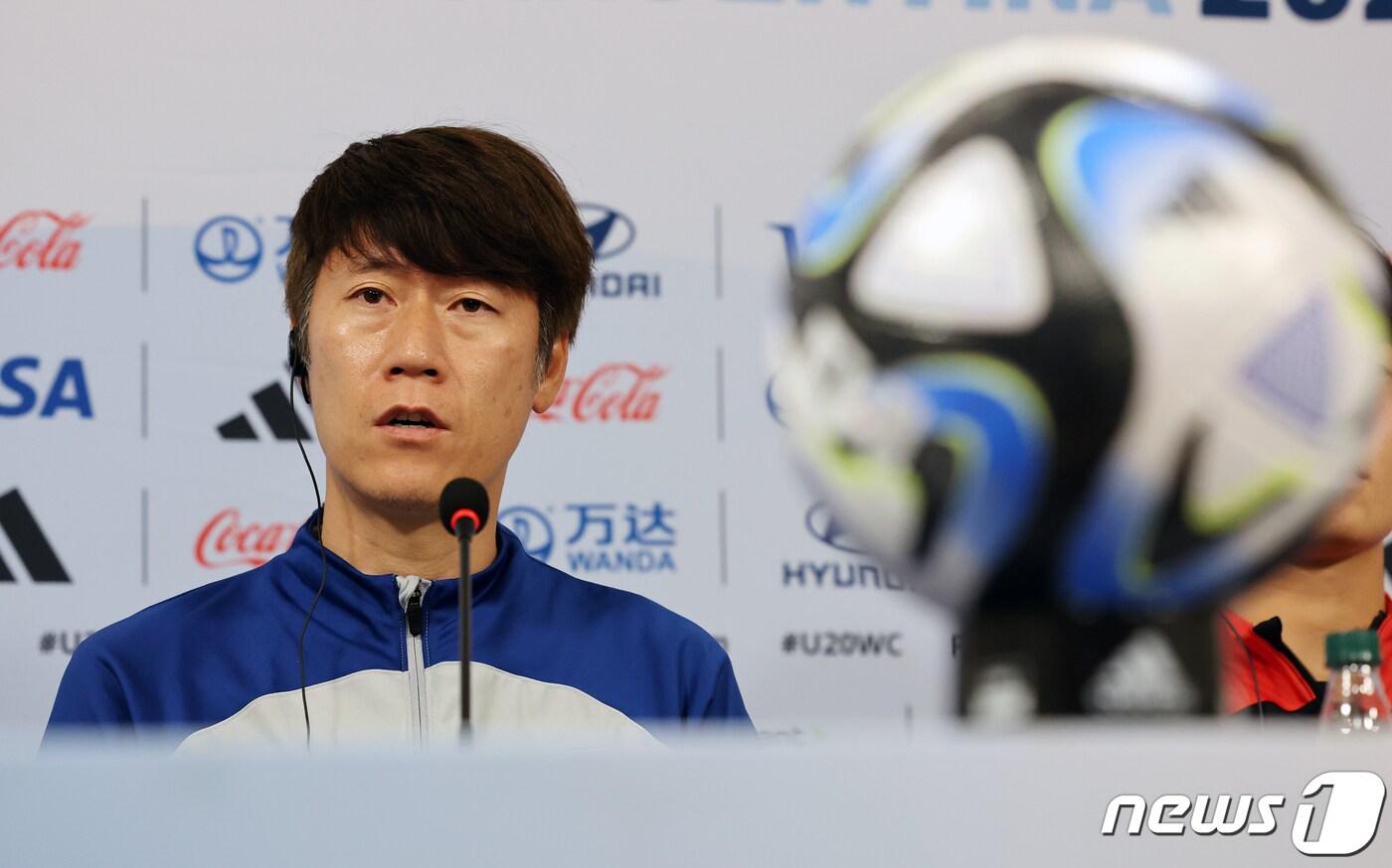 김은중 한국 20세 이하(U-20) 월드컵 축구대표팀 감독이 8일(현지시간) 아르헨티나 라플라타 라플라 스타디움에서 열린 준결승전 기자회견에 참석해 취재진의 질문에 답하고 있다. 2023.6.8/뉴스1 ⓒ News1 이승배 기자