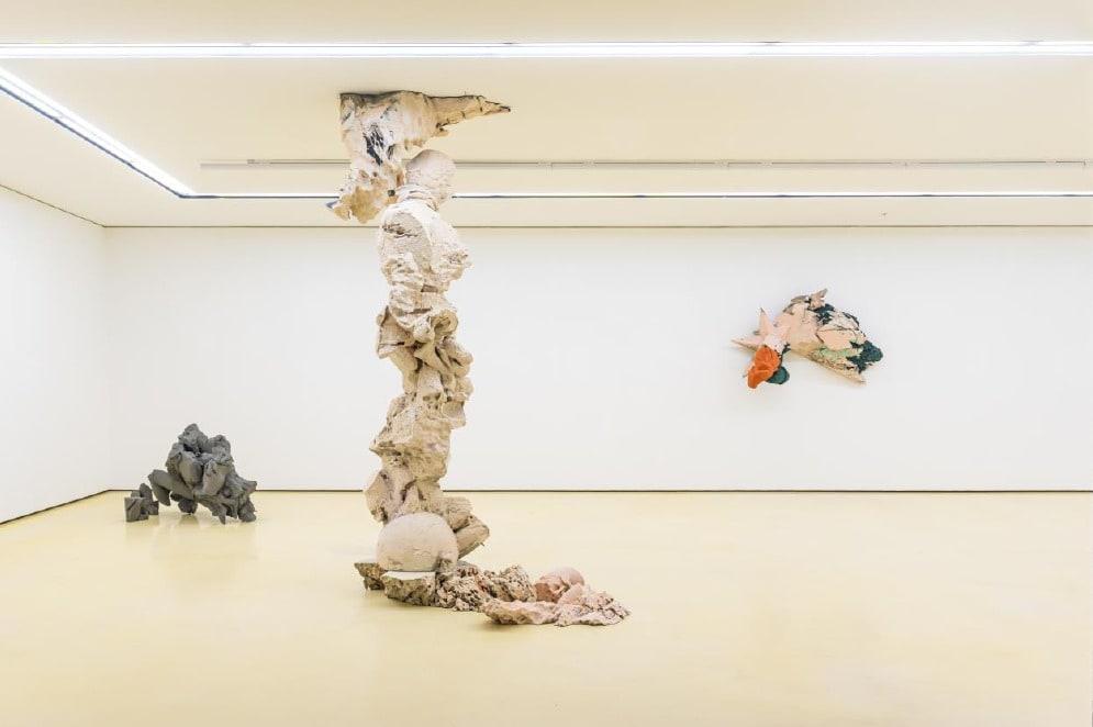 본문 이미지 - 이병호 개인전 &#39;PIECE&#39; 전시 전경, 2023. 사진: 배한솔 &#40;페리지갤러리 제공&#41; 