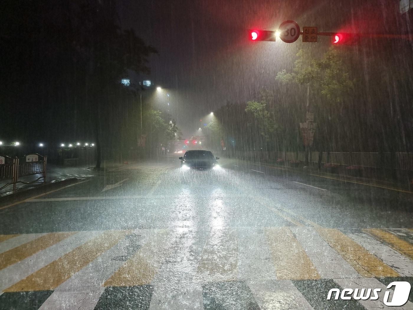 본문 이미지 - 소나기 자료 사진./ ⓒ News1 황덕현 기후환경전문기자