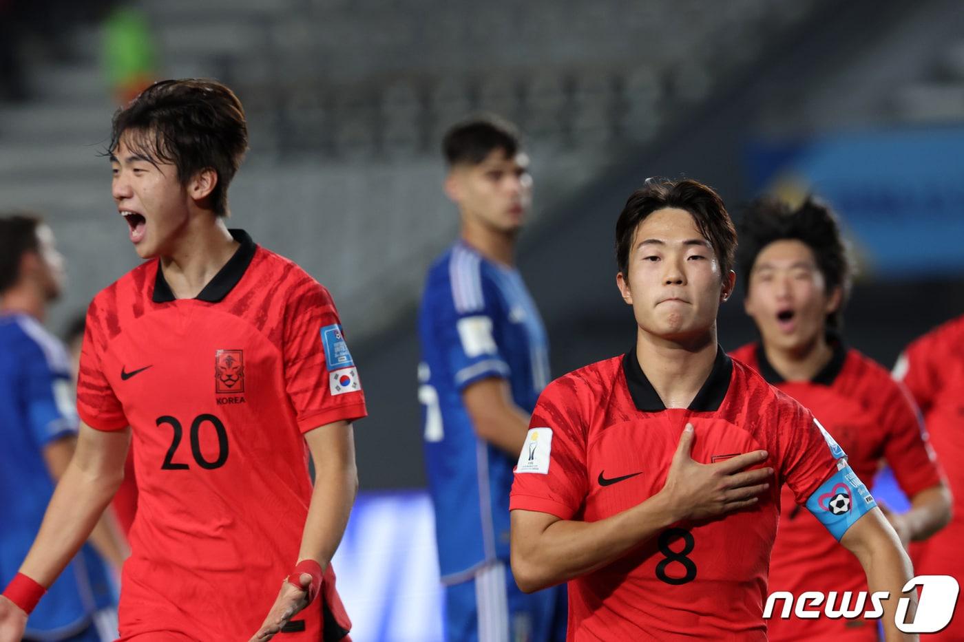 본문 이미지 - 이승원이 8일(현지시간) 아르헨티나 라플라타 라플라 스타디움에서 열린 'FIFA U-20 월드컵 아르헨티나 2023' 준결승전 한국과 이탈리아의 경기에서 페널티킥 동점골을 넣은 후 기뻐하고 있다. 2023.6.9/뉴스1 ⓒ News1 이승배 기자