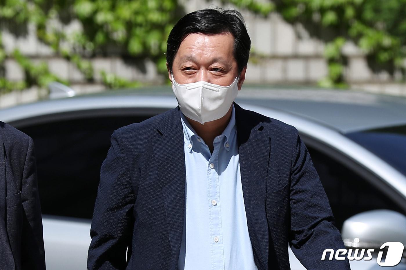 정진상 전 더불어민주당 당대표실 정무조정실장이 9일 오전 서울 서초구 중앙지방법원에서 열린 대장동 개발사업 관련 특정범죄가중처벌 등에 관한 법률위반(뇌물) 등 혐의 공판에 출석하고 있다. 2023.6.9/뉴스1 ⓒ News1 민경석 기자