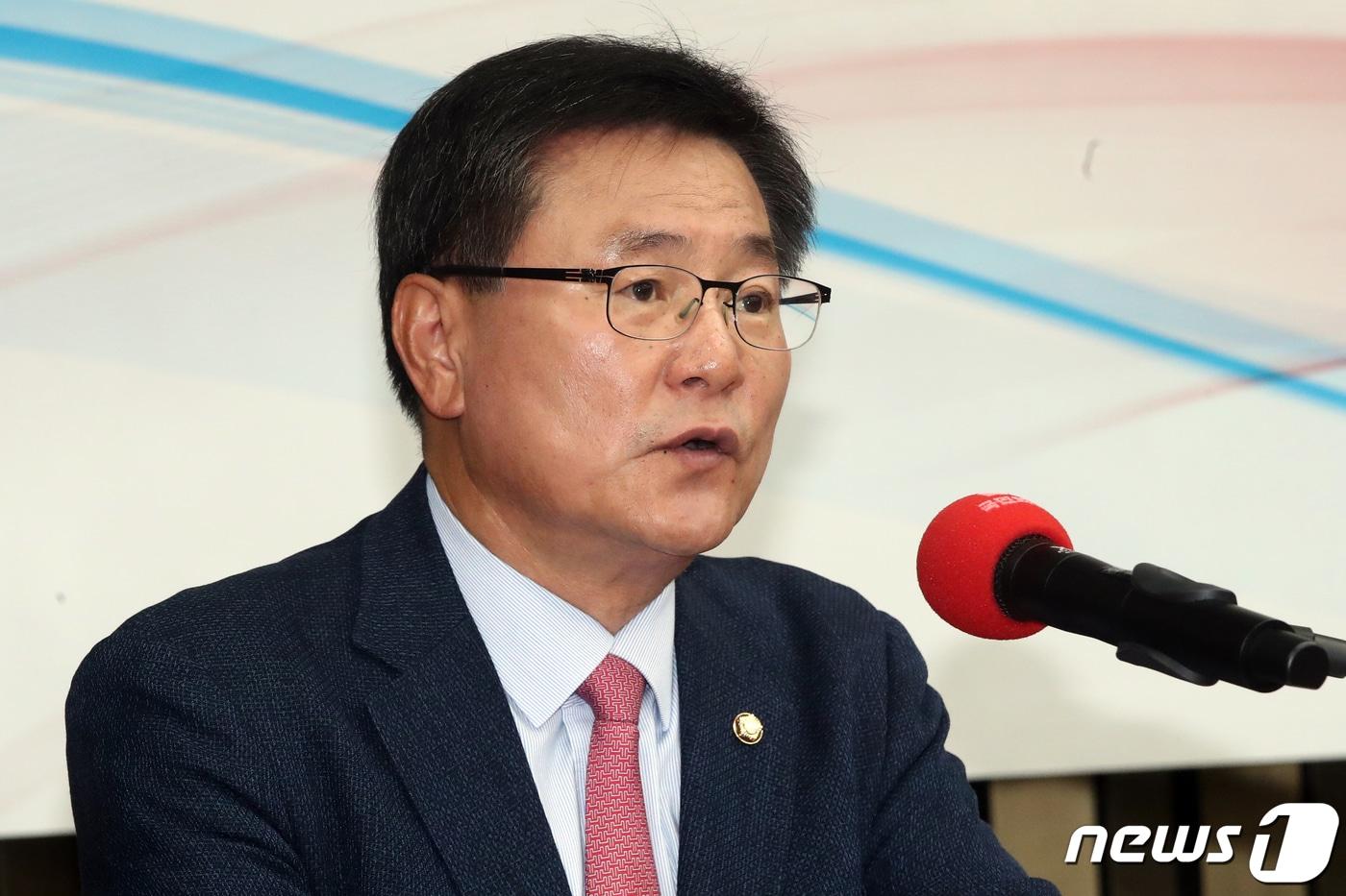 이헌승 국민의힘 전국위원회 의장이 9일 오전 서울 여의도 국회에서 열린 제7차 전국위원회에서 개회선언을 하고 있다. 2023.6.9/뉴스1 ⓒ News1 황기선 기자