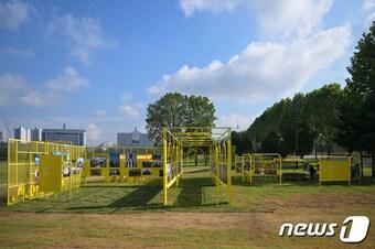 본문 이미지 - 사진은 서울 용산어린이정원 잔디마당 &#40;대통령실 제공&#41;
