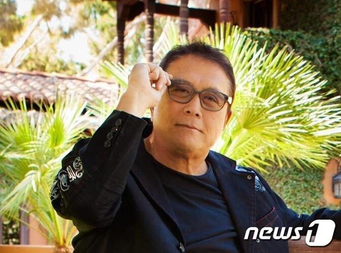 본문 이미지 - 세계적인 베스트셀러 '부자 아빠 가난한 아빠'의 저자 로버트 기요사키가 미국 경제의 미래를 예측하면서, 사상 최악의 부동산 위기를 경고했다. 출처: 로버트 기요사키 트위터