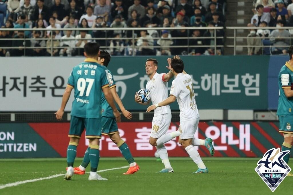 본문 이미지 - FC서울의 일류첸코. (한국프로축구연맹 제공)