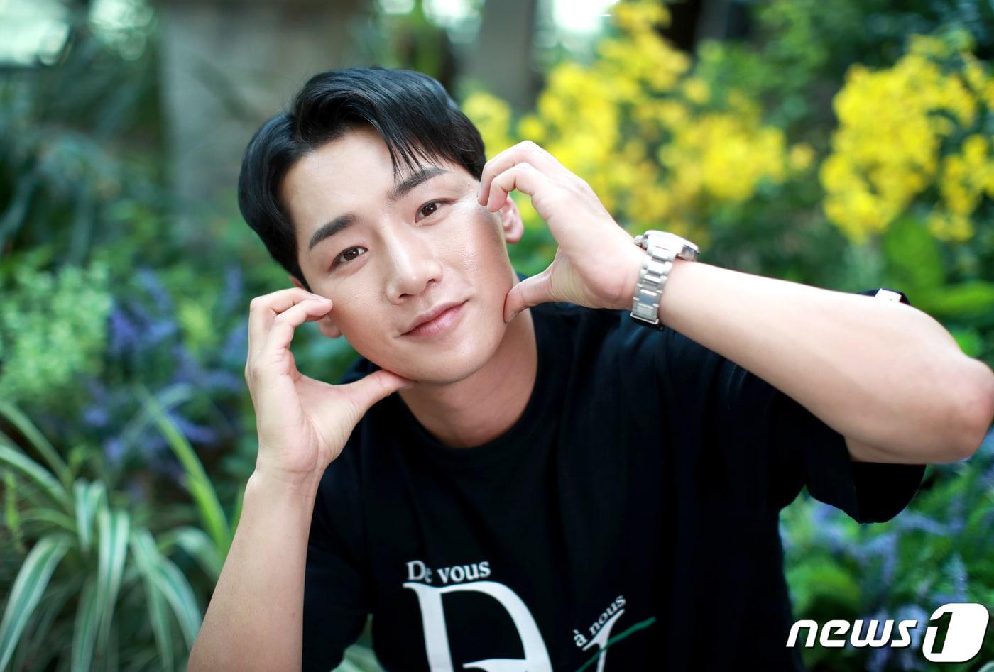 가수 박군이 6일 서울 종로구 뉴스1에서 열린 인터뷰에 앞서 포즈를 취하고 있다. 2023.7.6/뉴스1 ⓒ News1 권현진 기자