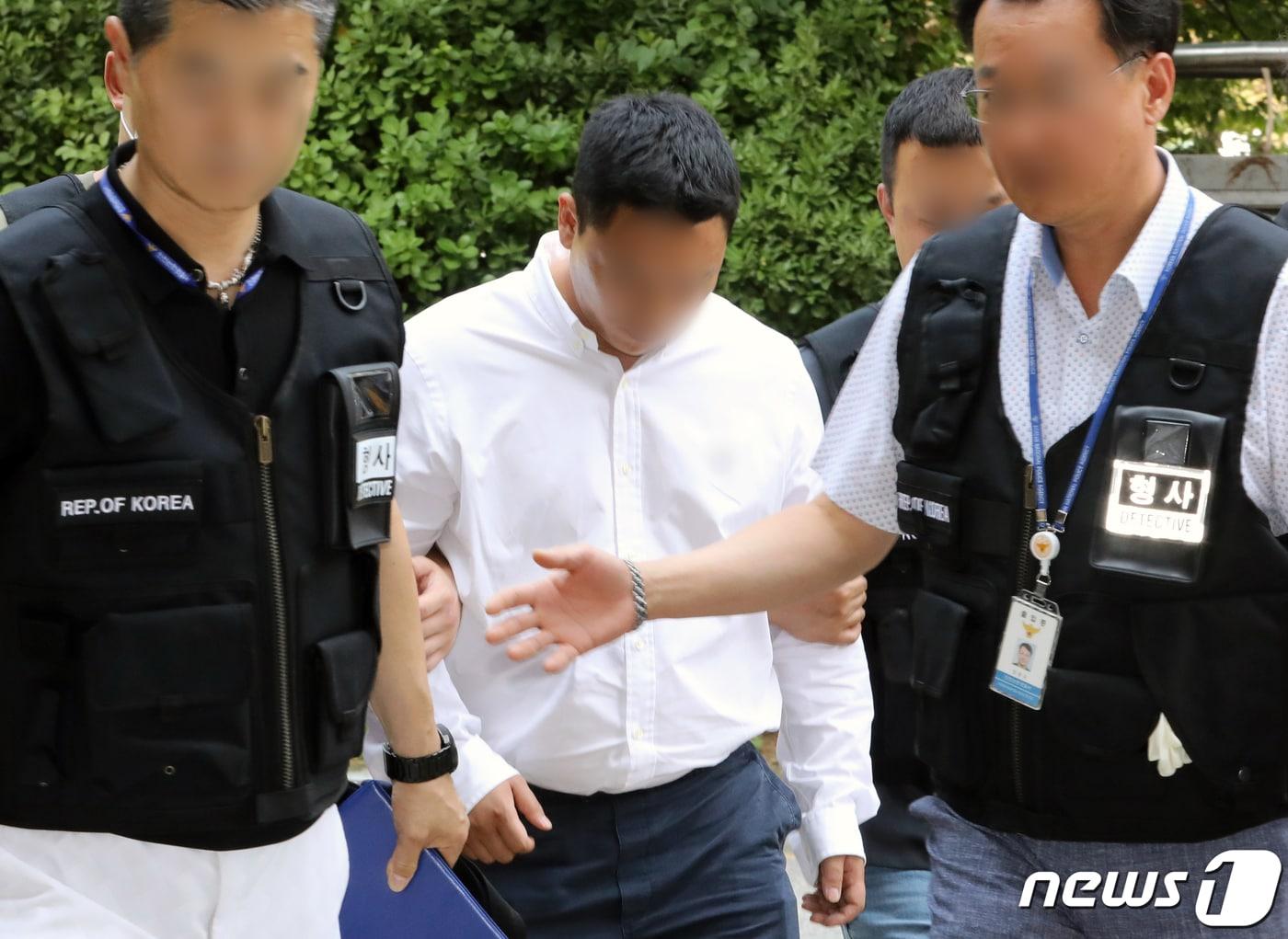 본문 이미지 - 주차장에서 차량을 빼달라고 요구한 여성을 무차별 폭행한 혐의(공동상해)를 받는 30대 전 보디빌더 B 씨/뉴스1 ⓒ News1