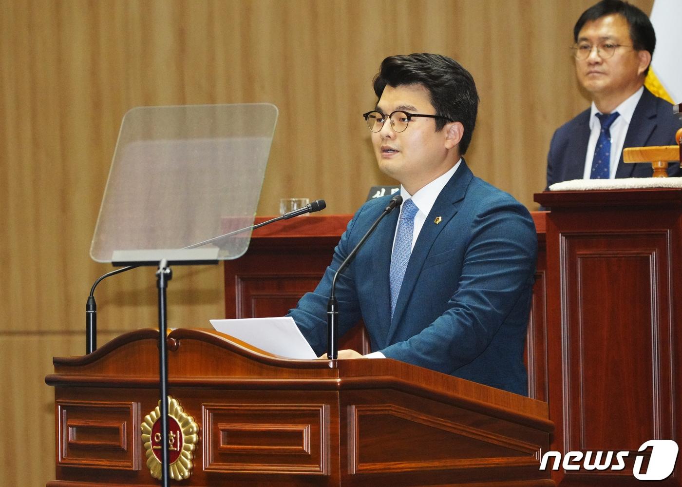 본문 이미지 - 질의하는 서임석 광주시의원.(광주시의회 제공)