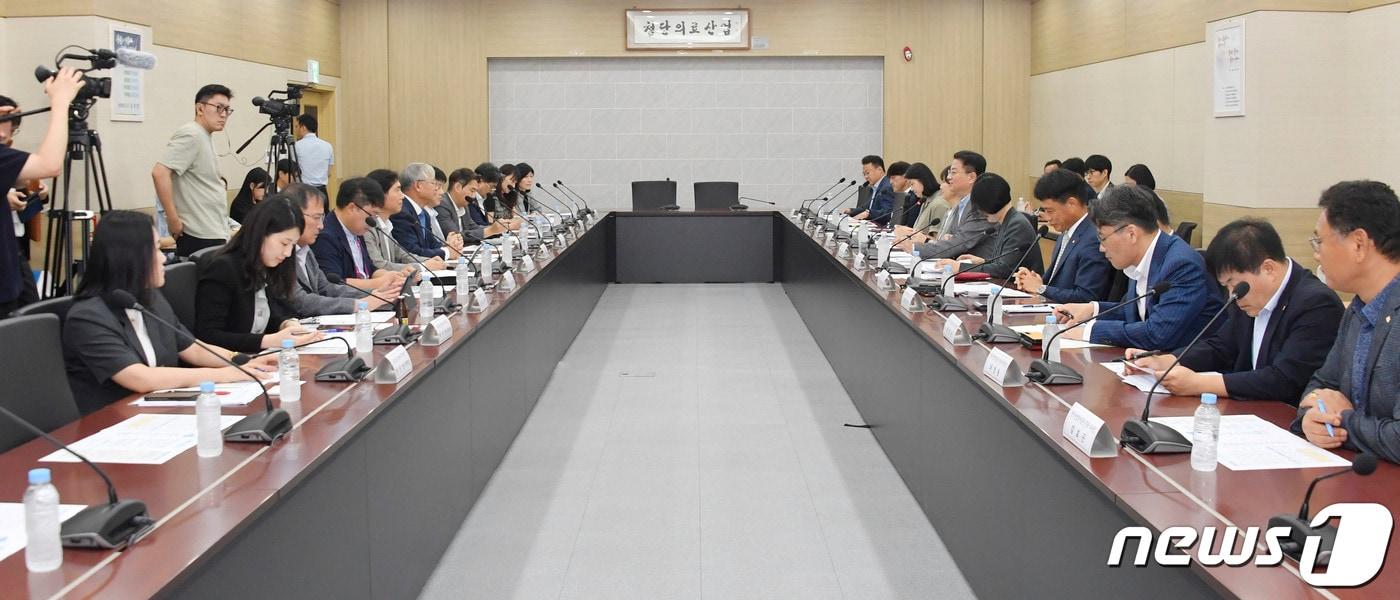 본문 이미지 - 충북 청주시 충북 C&V센터에서 열린 '제3차 원스톱 수출 119 수출기업 간담회' 2023.7.11/뉴스1