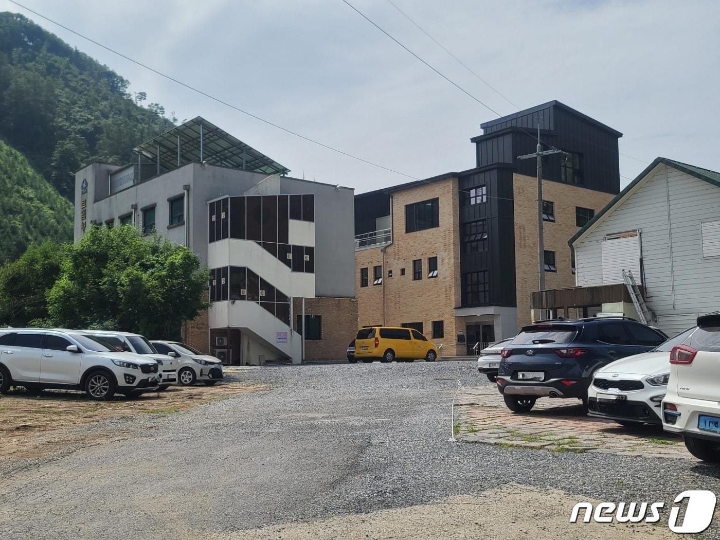 본문 이미지 - 대장균 검출 지하수를 식수로 사용해 문제가 된 제천시 송학면 로뎀청소년학교. 