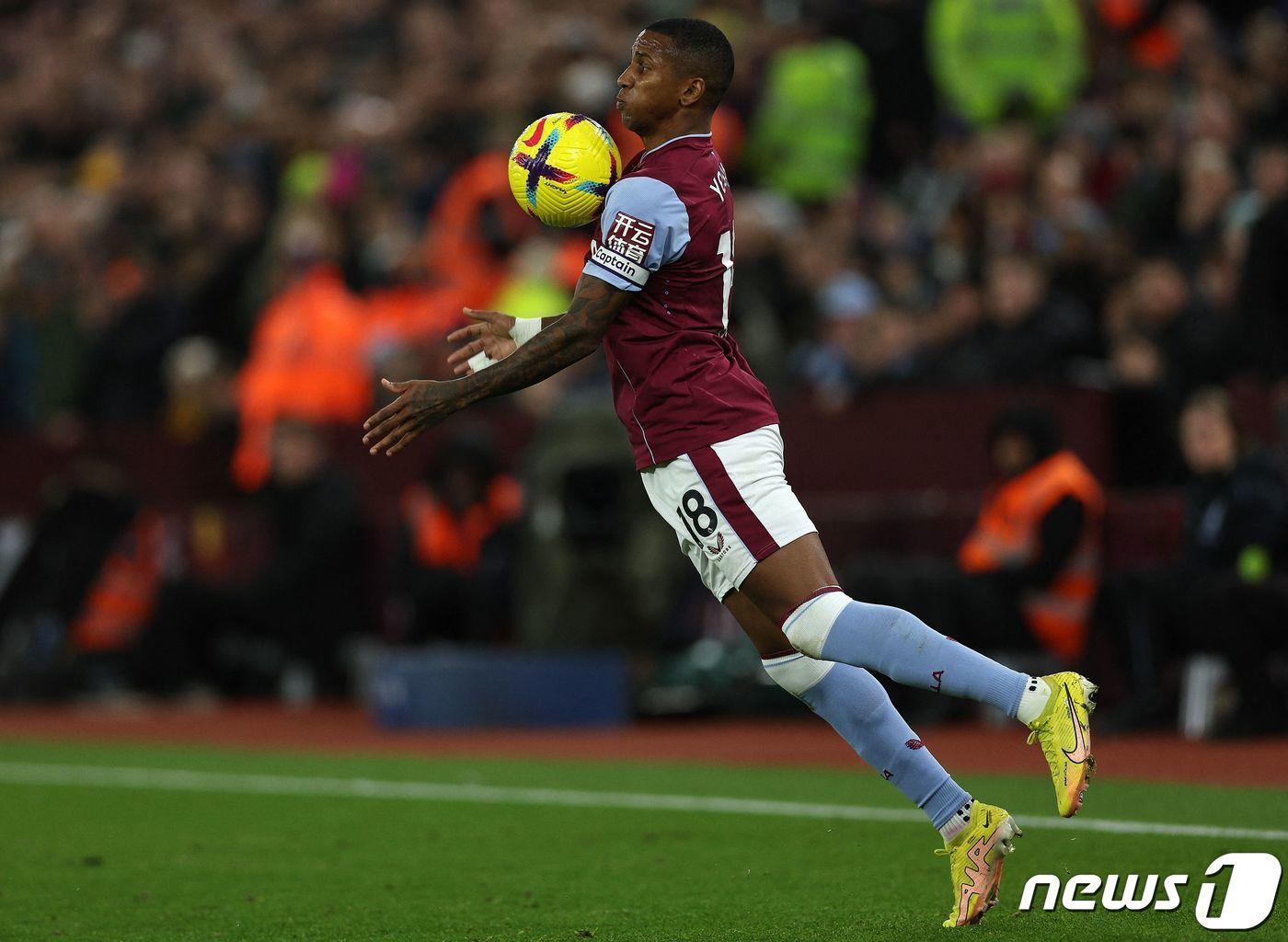 본문 이미지 - 베테랑 애슐리 영. ⓒ AFP=뉴스1