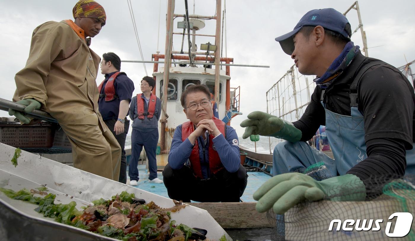 본문 이미지 - 안산시 대부도에 위치한 E-9 외국인근로자 고용 어업 사업장. (고용부 제공) 2023.7.11 ⓒ 뉴스1