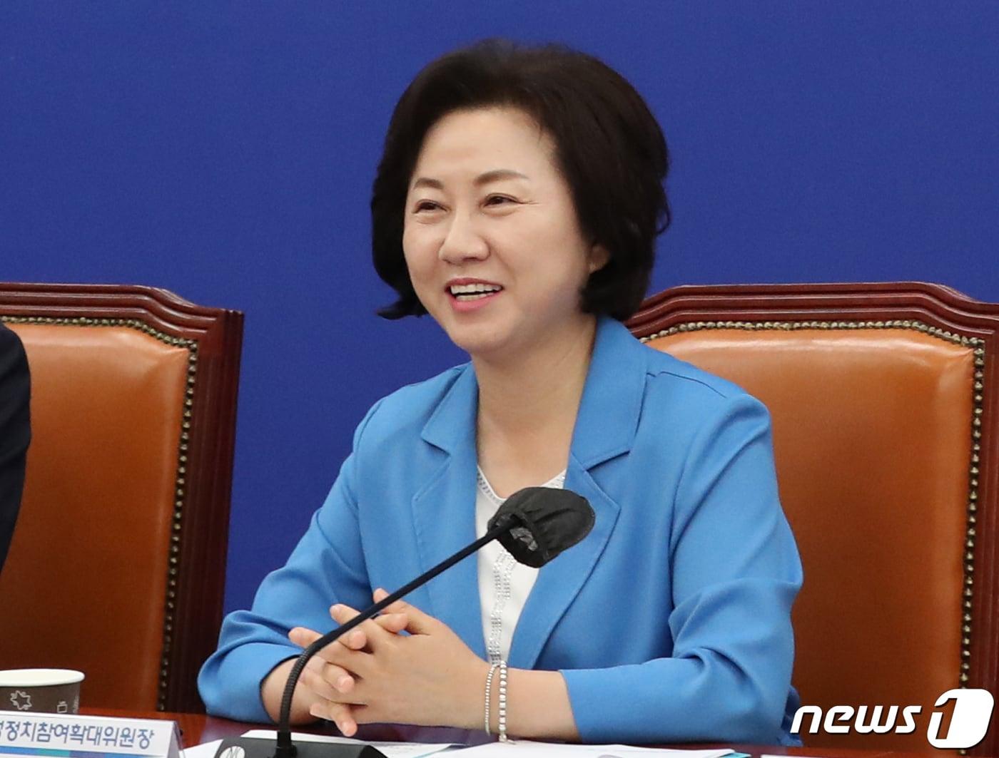 본문 이미지 - 송옥주 더불어민주당 여성정치참여확대위원장이 12일 오전 서울 여의도 국회에서 열린 제1차 여성정치참여확대위원회의를 주재하고 있다. 2023.7.12 ⓒ 뉴스1 송원영 기자