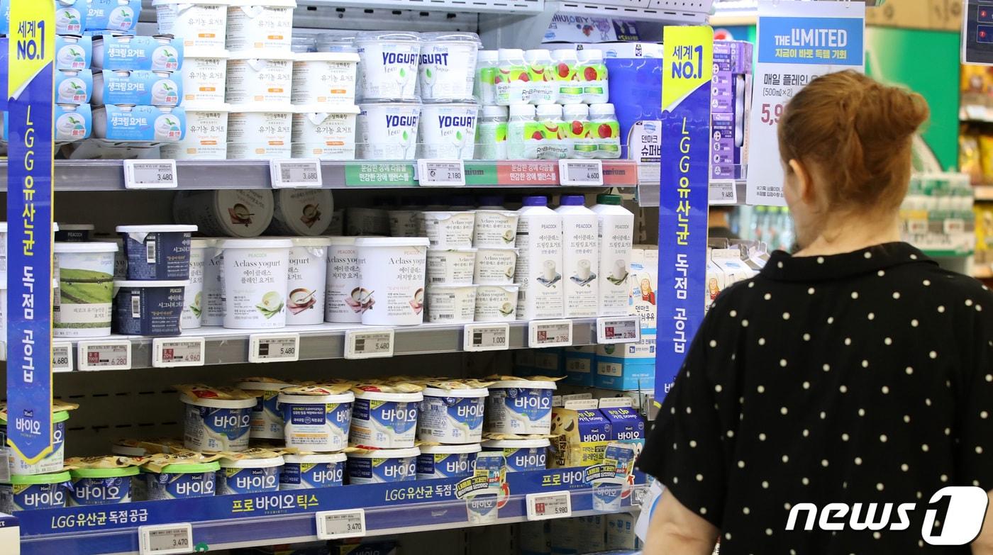 서울 시내 한 대형마트에서 유산균 요거트가 진열되어 있다. 2023.7.12/뉴스1 ⓒ News1 김성진 기자