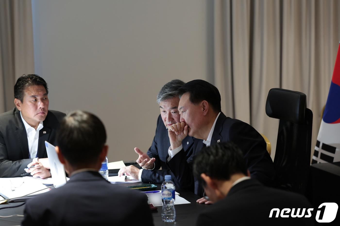 윤석열 전 대통령(오른쪽), 조태용 전 국가안보실장(가운데), 김태효 전 안보실 1차장(왼쪽). (대통령실 제공) 2023.7.12/뉴스1 ⓒ News1 오대일 기자