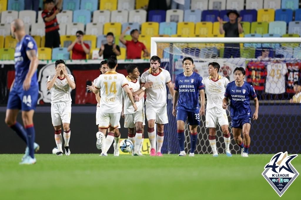 본문 이미지 - 수원 삼성과 포항 스틸러스가 1-1로 비겼다. (한국프로축구연맹 제공)