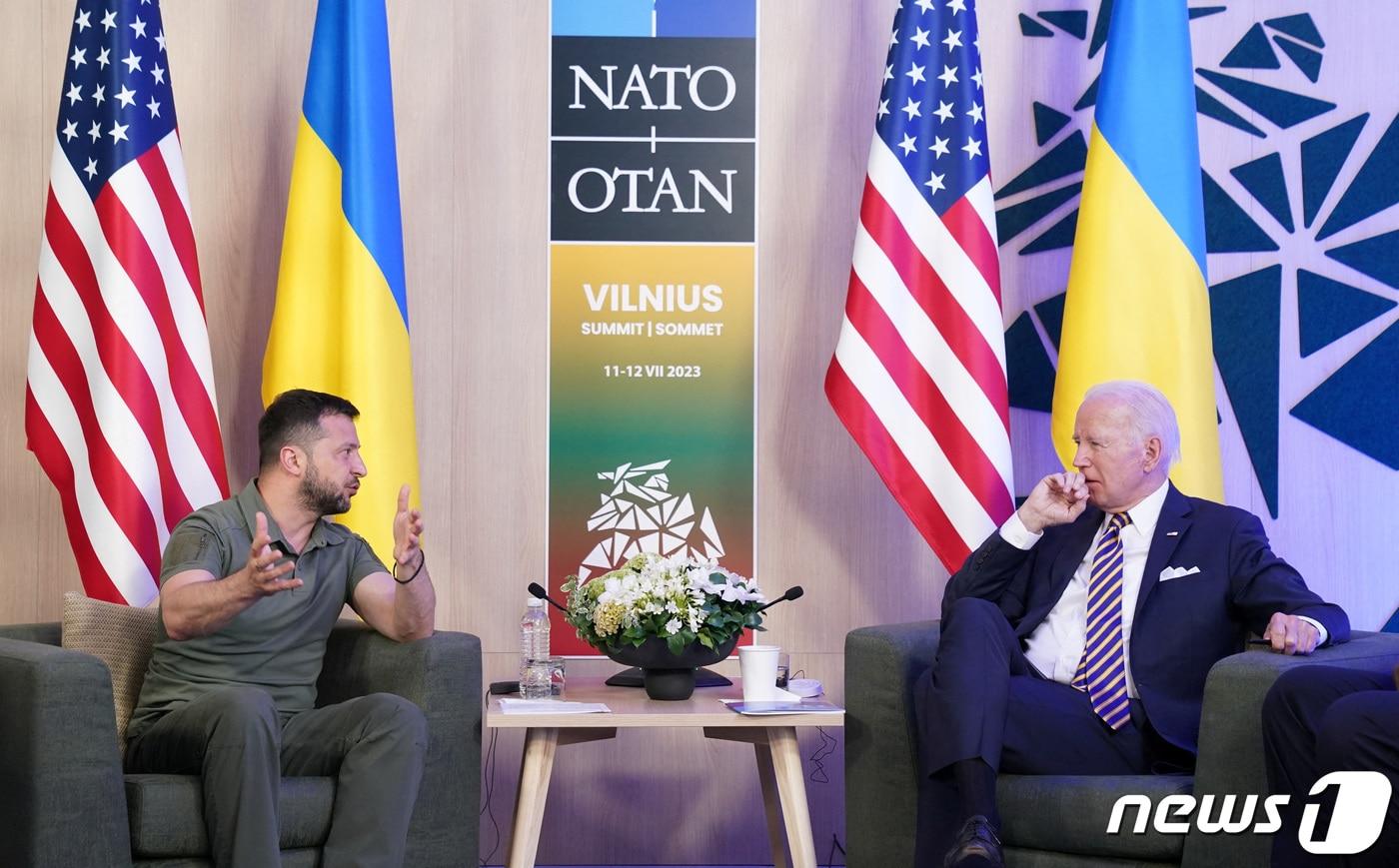 조 바이든 미국 대통령(오른쪽)과 볼로디미르 젤렌스키 우크라이나 대통령(왼쪽). 2023.7.12. ⓒ 로이터=뉴스1 ⓒ News1 김성식 기자