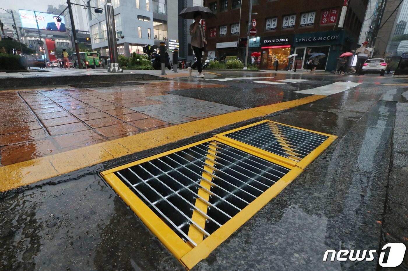 서울 서초구 강남역 인근 빗물받이. /뉴스1 ⓒ News1 박세연 기자
