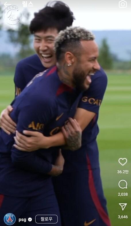 본문 이미지 - 이강인(왼쪽)과 네이마르(PSG SNS 캡처) 