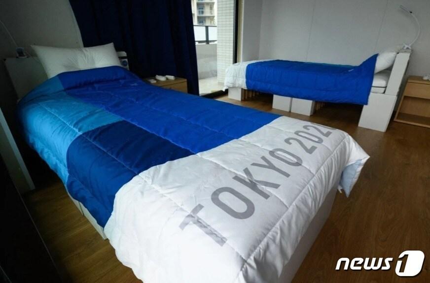 본문 이미지 - 도쿄 올림픽에서 쓰였던 골판지 침대. ⓒ AFP=뉴스1