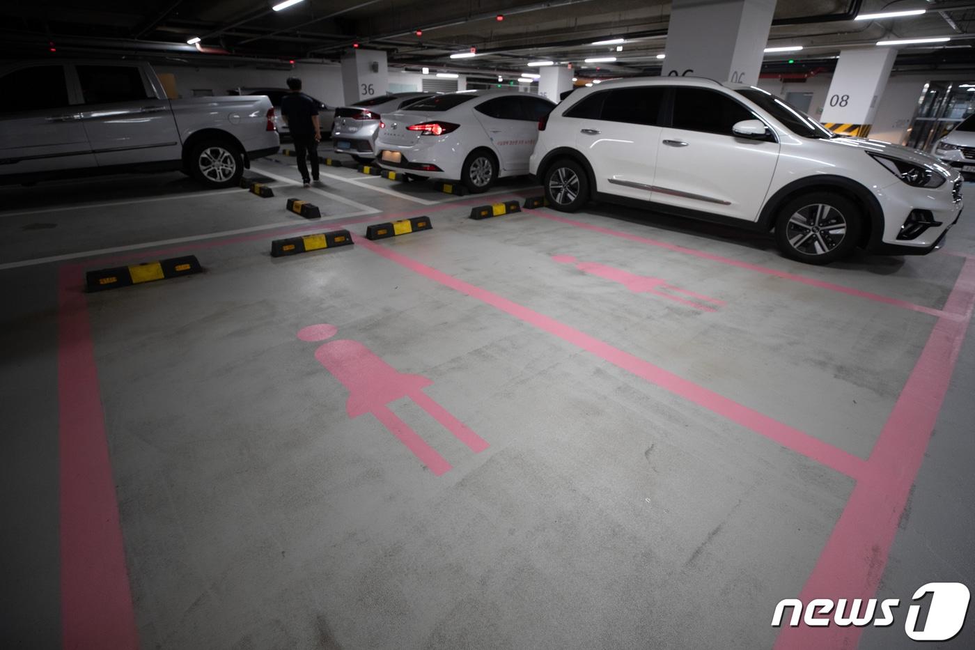 17일 오전 서울 중구 서울시청 내 여성우선주차장 주차구획의 모습. 2023.7.17/뉴스1 ⓒ News1 이재명 기자
