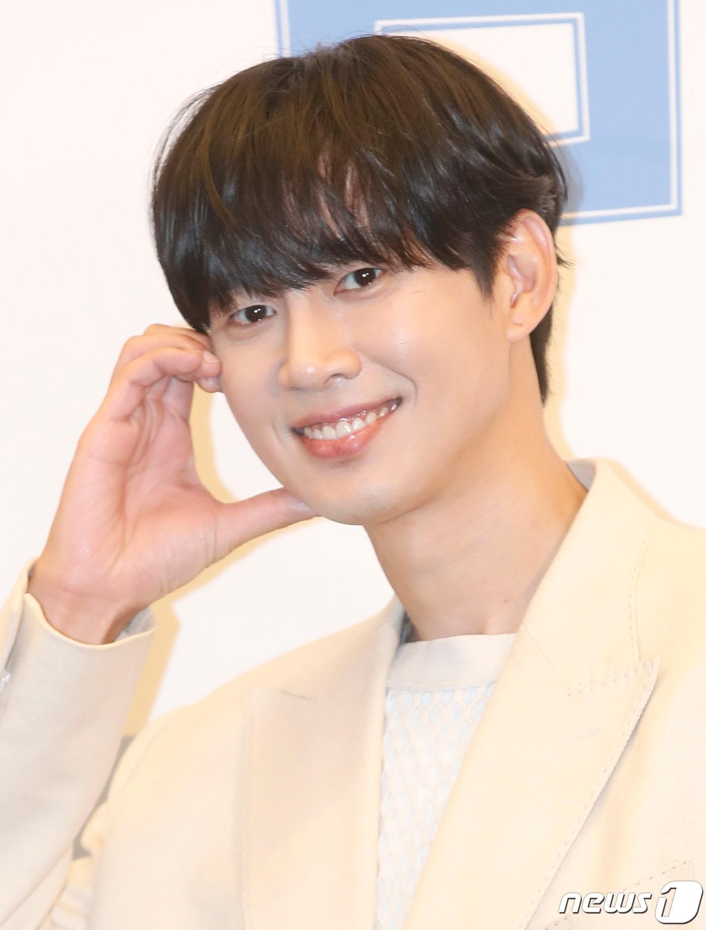 본문 이미지 - 배우 박성훈이 17일 서울 마포구 스탠포드호텔코리아에서 열린 지니 TV 오리지널 '남남' 제작발표회에서 포즈를 취하고 있다. '남남'은 철부지 엄마와 쿨한 딸의 남남 같은 대환장 한 집 살이와 그녀들의 썸과 사랑을 그린 드라마다. 2023.7.17/뉴스1 ⓒ News1 권현진 기자