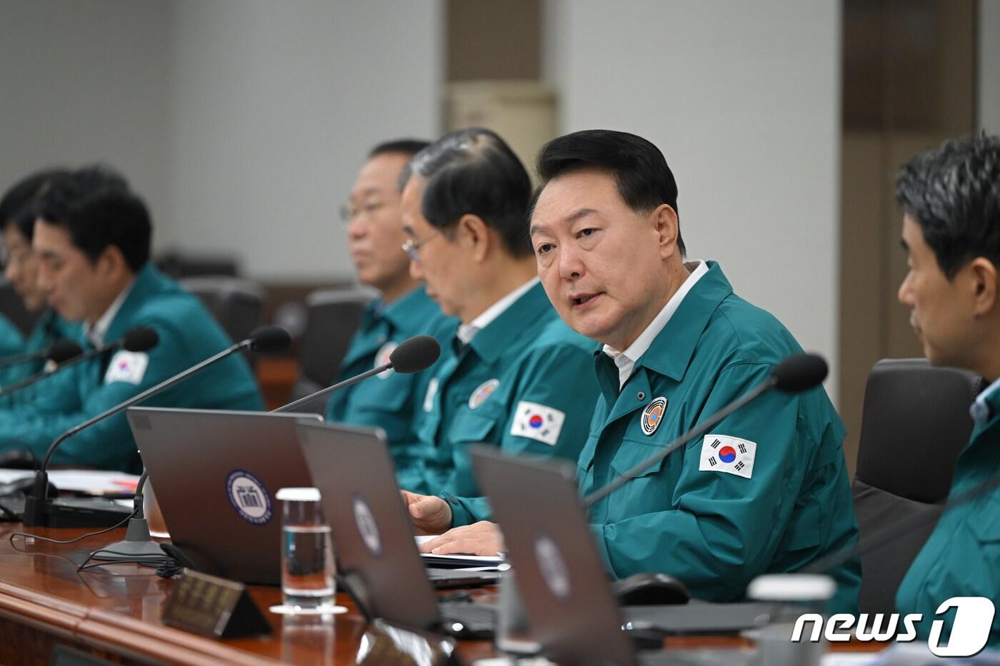 본문 이미지 - 윤석열 대통령이 18일 오전 용산 대통령실 청사에서 열린 제29회 국무회의를 주재하고 있다. (대통령실 제공) 2023.7.18/뉴스1 ⓒ News1 오대일 기자