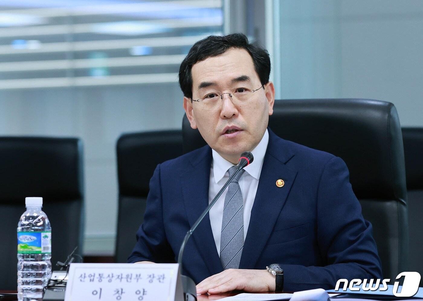 본문 이미지 - 이창양 산업통상자원부 장관이 서울 종로구 무역보험공사 대회의실에서 수출 플러스 달성을 위한 주요 업종 간담회를 주재하고 있다. (산업통상자원부 제공) 2023.7.18/뉴스1