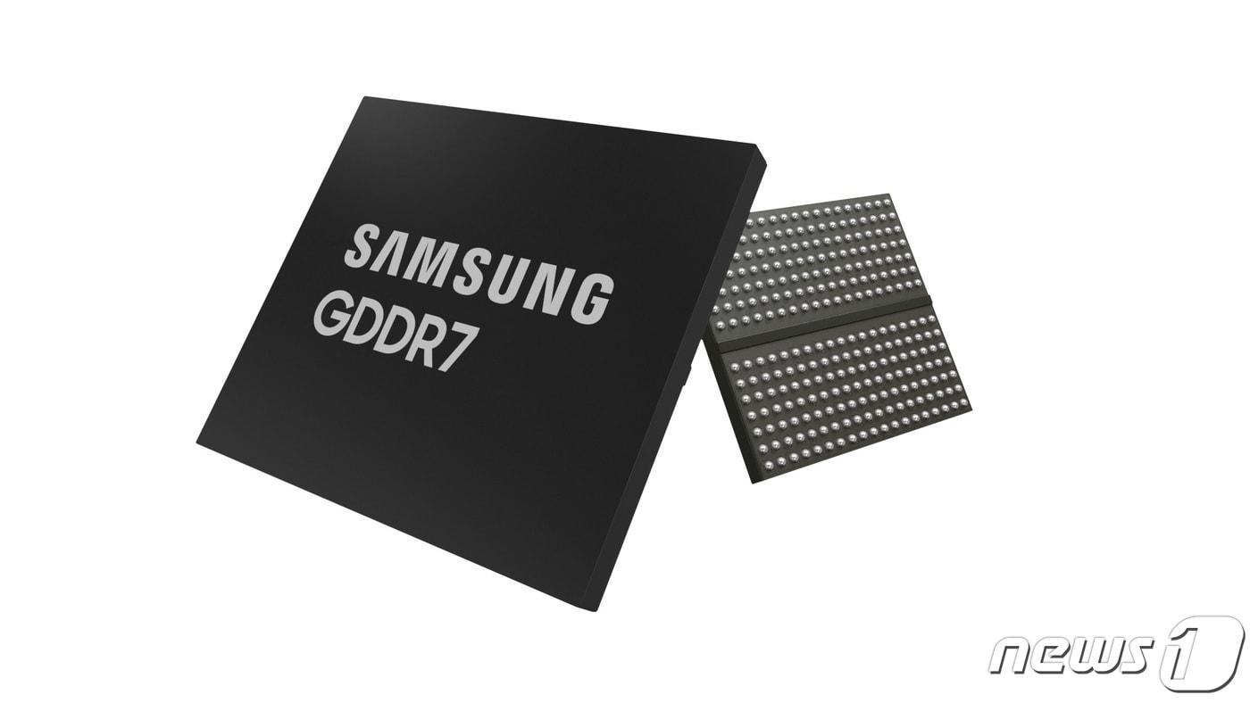 삼성전자가 차세대 그래픽 시장의 성장을 주도할 '32Gbps GDDR7(Graphics Double Data Rate) D램'을 업계 최초로 개발했다고 19일 밝혔다. '32Gbps GDDR7 D램'은 주요 고객사의 차세대 시스템에 탑재돼 연내 검증이 시작될 예정이다. (삼성전자 제공) 2023.7.19/뉴스1