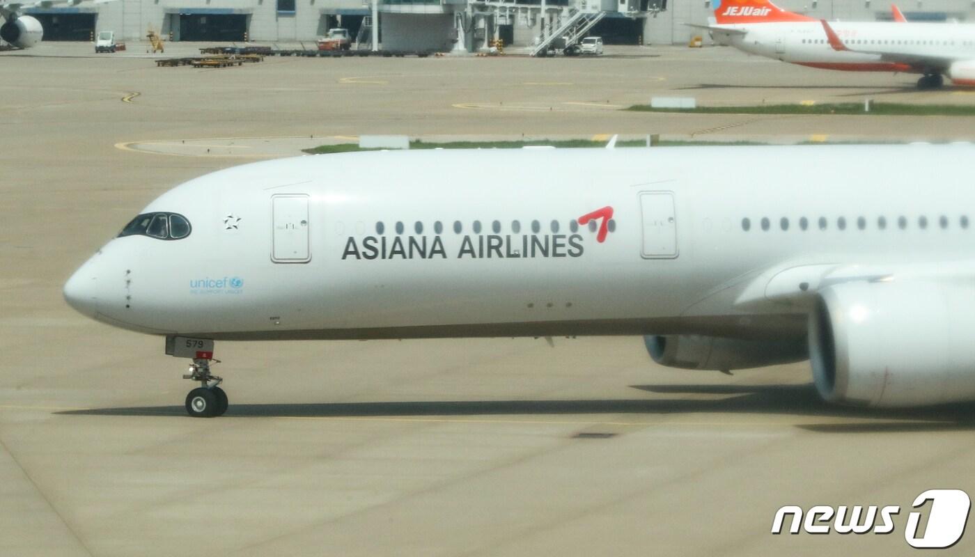 본문 이미지 - 아시아나항공 여객기. 2023.7.19/뉴스1 ⓒ News1 허경 기자