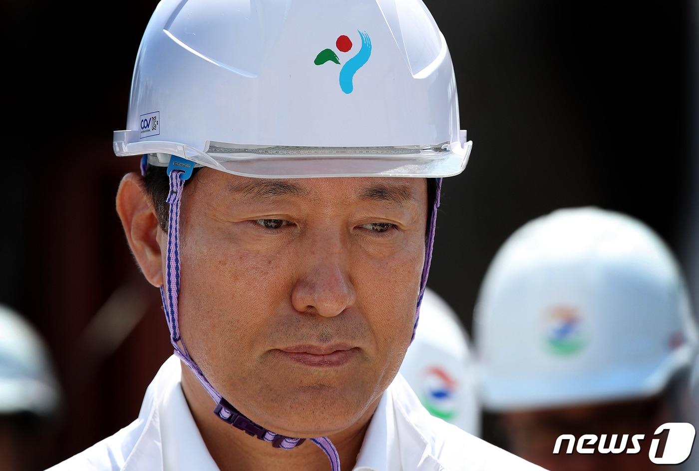 본문 이미지 - 오세훈 서울시장이 19일 서울 동대문구 이문 3구역 주택재개발 정비사업 공사 현장을 찾아 부실시공 제로화를 위한 긴급 현장점검을 하고 있다.  2023.7.19/뉴스1 ⓒ News1 박지혜 기자