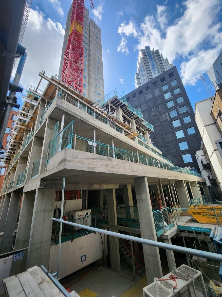 본문 이미지 - GS건설 자회사인 엘리먼츠 유럽이 영국 런던 39이스트로드&#40;East Road&#41;에 시공 중인 모듈러 호텔 공사 현장. &#40;자료사진&#41; ⓒ News1 전준우 기자