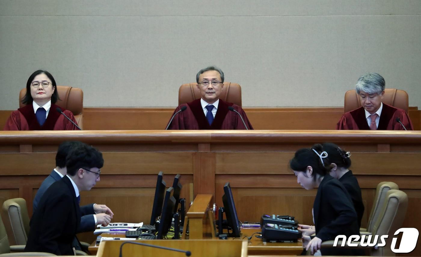 본문 이미지 - 유남석 헌법재판소장과 헌법재판관들이 20일 헌법재판소 대심판정에 앉아 있다. 2023.7.20/뉴스1 ⓒ News1 박정호 기자