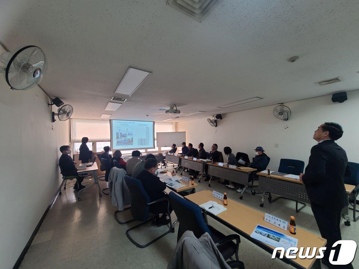 본문 이미지 - 안양시 GS파워 열병합발전소 합동검증위원회 회의 모습.(안양시 제공)