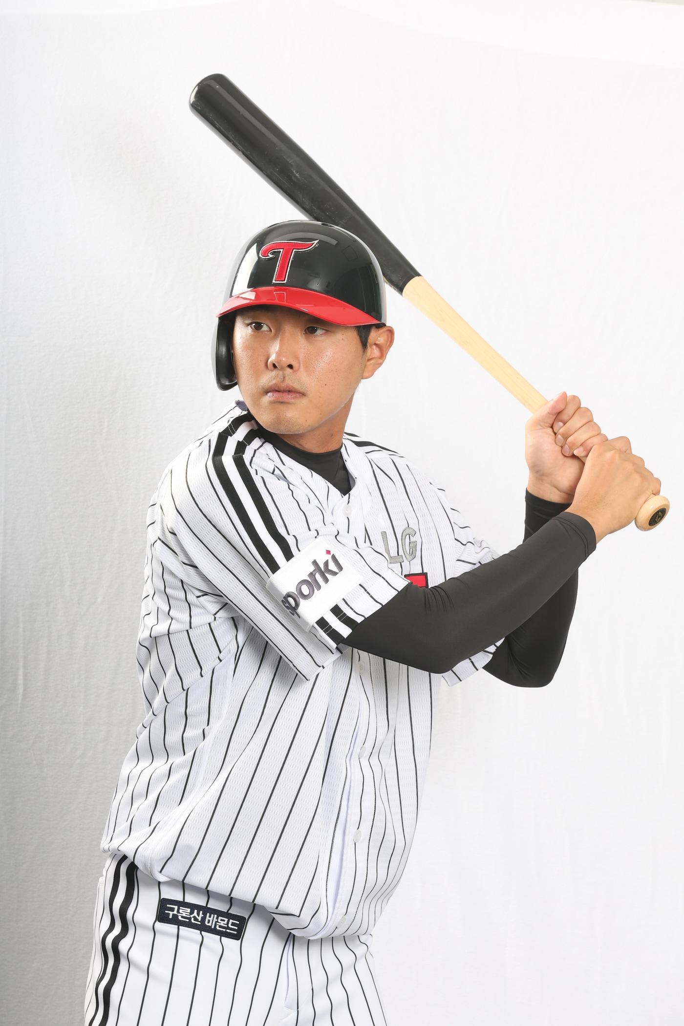 본문 이미지 - 트레이드로 LG 유니폼을 입은 최승민.(LG 트윈스 제공)