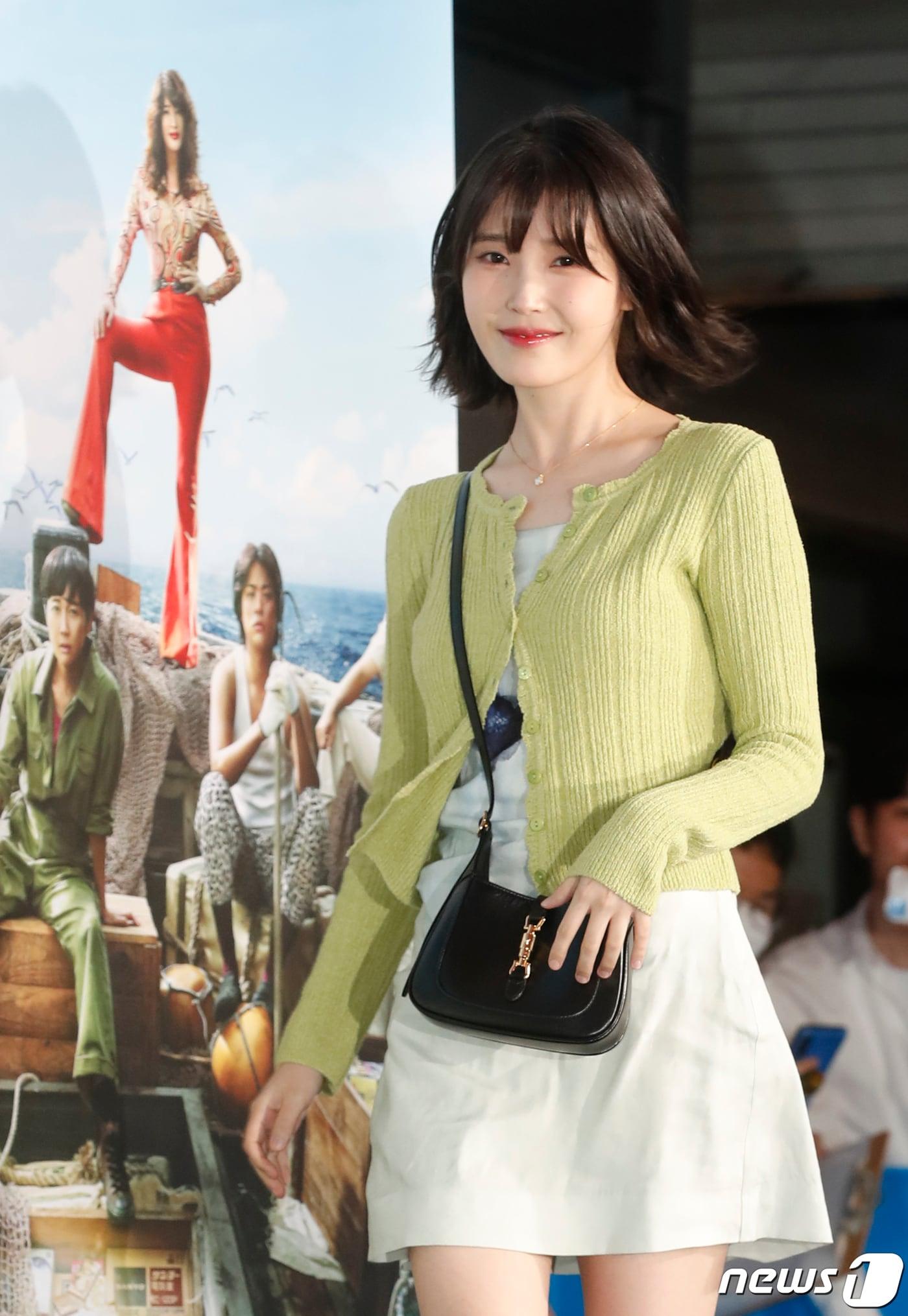 본문 이미지 - 가수 아이유가 수줍은 단발 소녀로 변신했다. ⓒ News1 권현진 기자