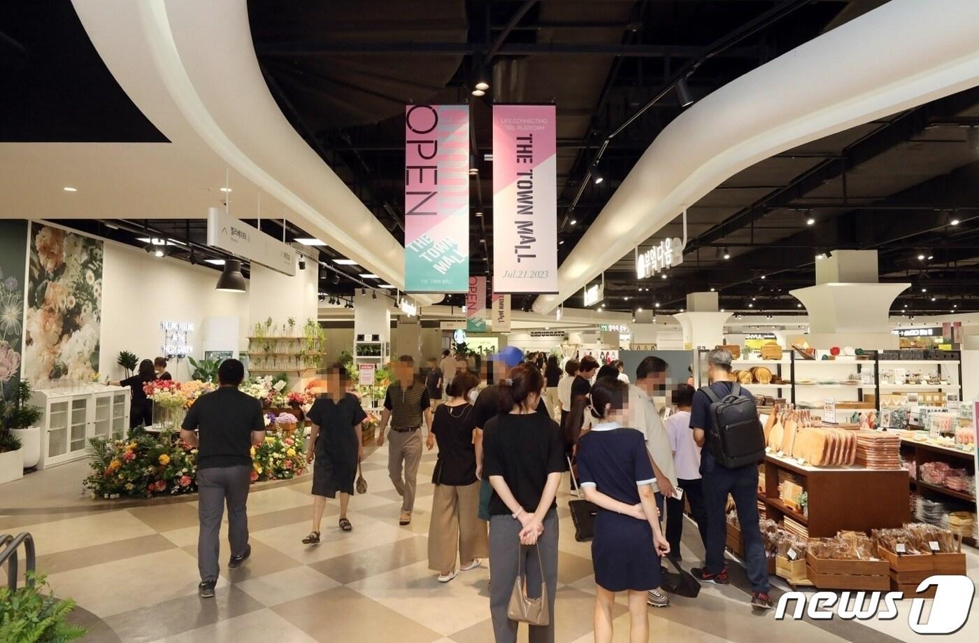 21일 개점한 이마트 더타운몰 킨텍스점의 테넌트 매장(이마트 제공)