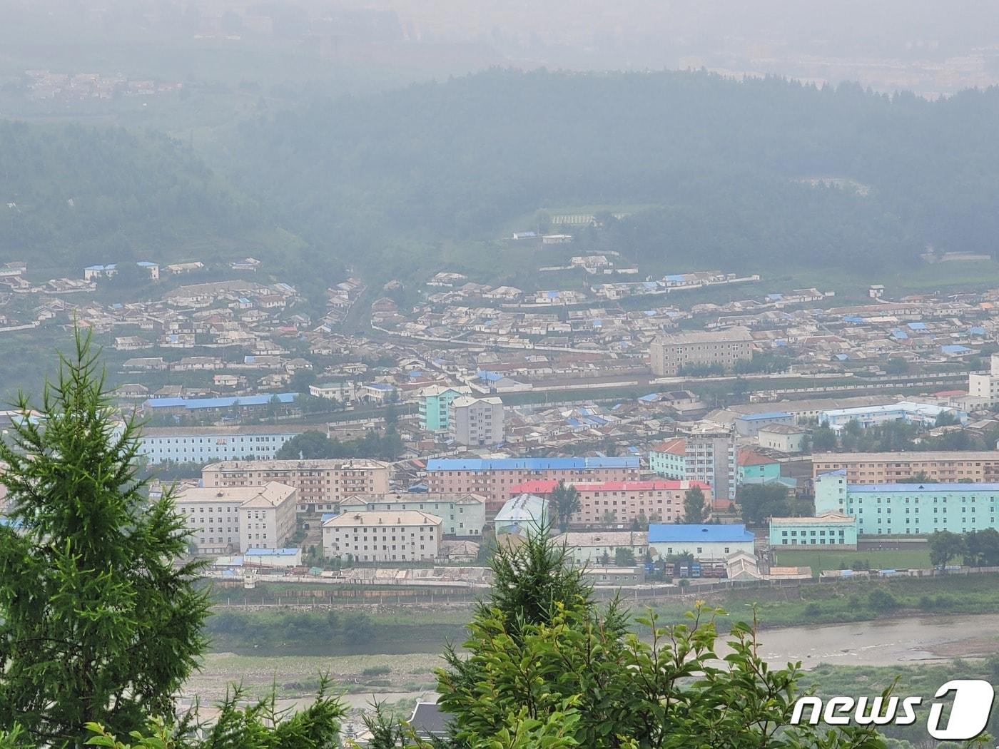 본문 이미지 - 북한 양강도 혜산시 전경. 2023.7.22/뉴스1 ⓒ News1 최소망 기자