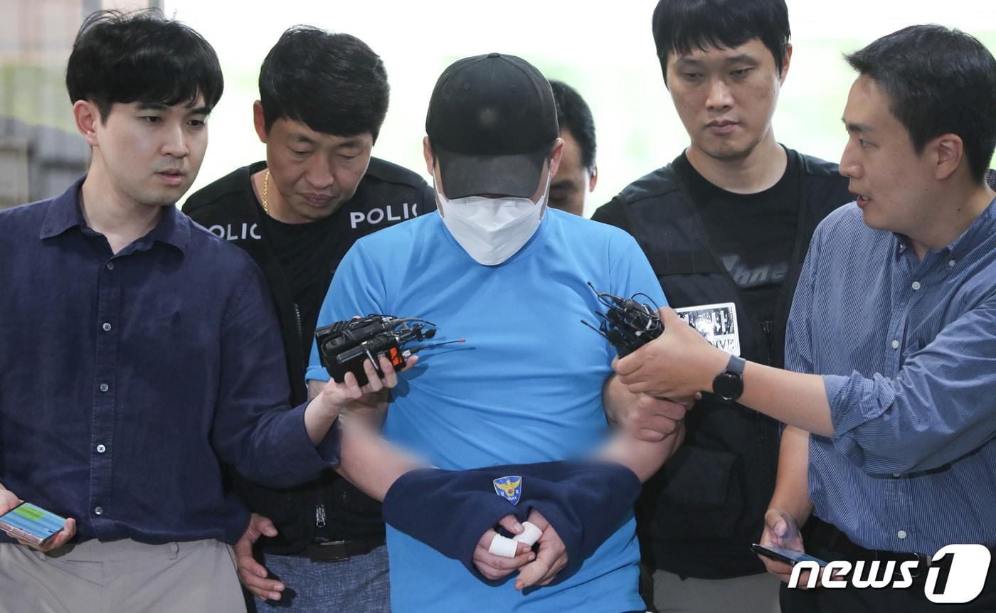 '신림동 칼부림’ 피의자 조모씨가 23일 서울중앙지법에서 열린 구속 전 피의자심문(영장실질심사)에 출석하고 있다. 2023.7.23/뉴스1 ⓒ News1 허경 기자