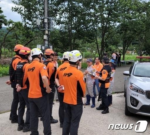 본문 이미지 - 전북 정읍시에서 실종됐던 80대 노인이 이틀만에 안전하게 귀가했다.정읍소방서 현장 수색회의(정읍소방서 제공)2023.7.23/뉴스1