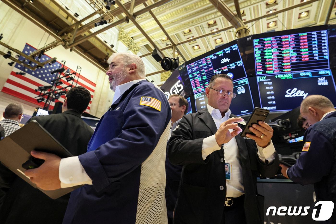NYSE 트레이더들.  ⓒ 로이터=뉴스1