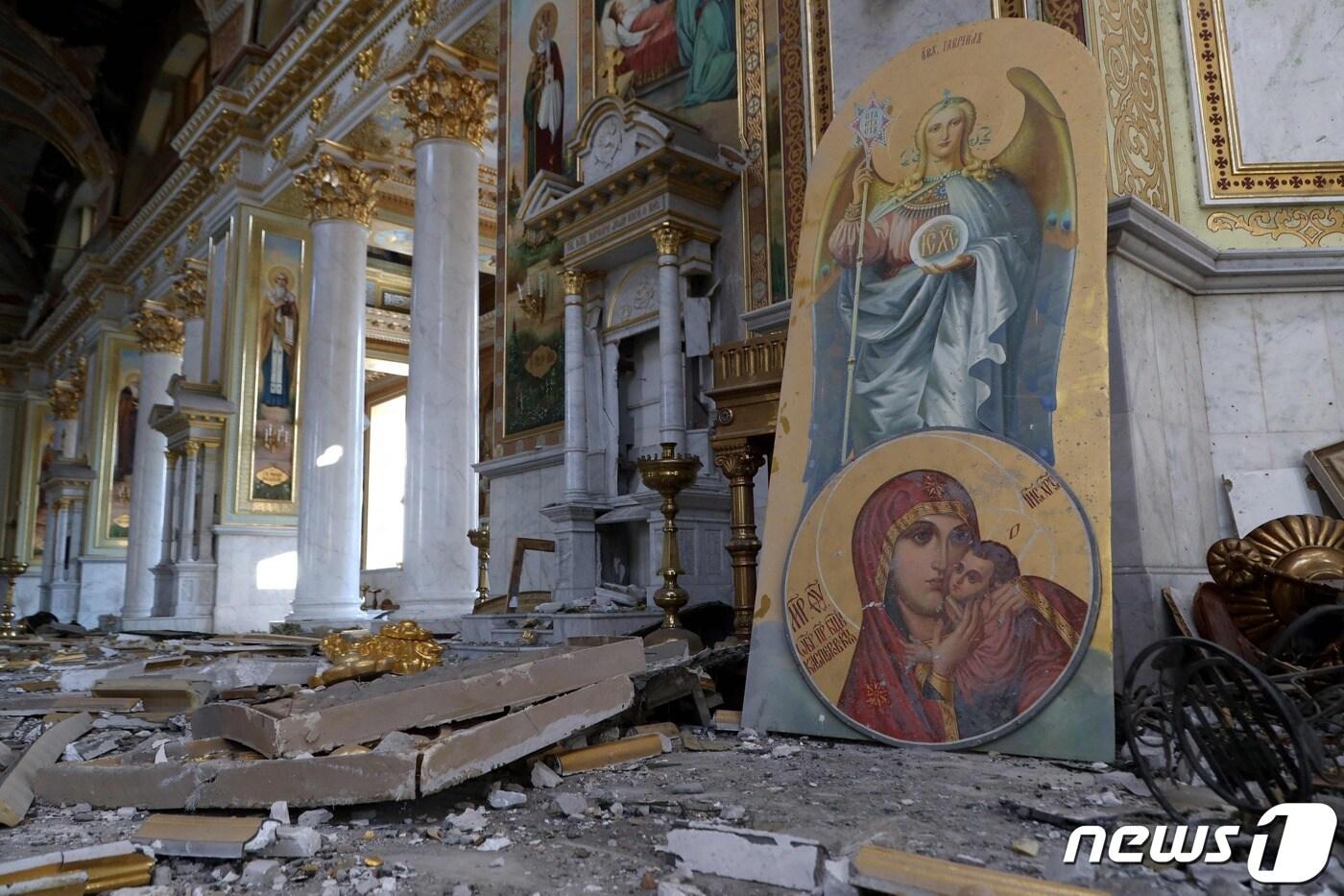23일(현지시각) 우크라이나 오데사에서 러시아 군이 미사일 공습으로 '예수의 변모' 성당을 파괴했다. 2023.07.23/ ⓒ AFP=뉴스1 ⓒ News1 윤주영 기자